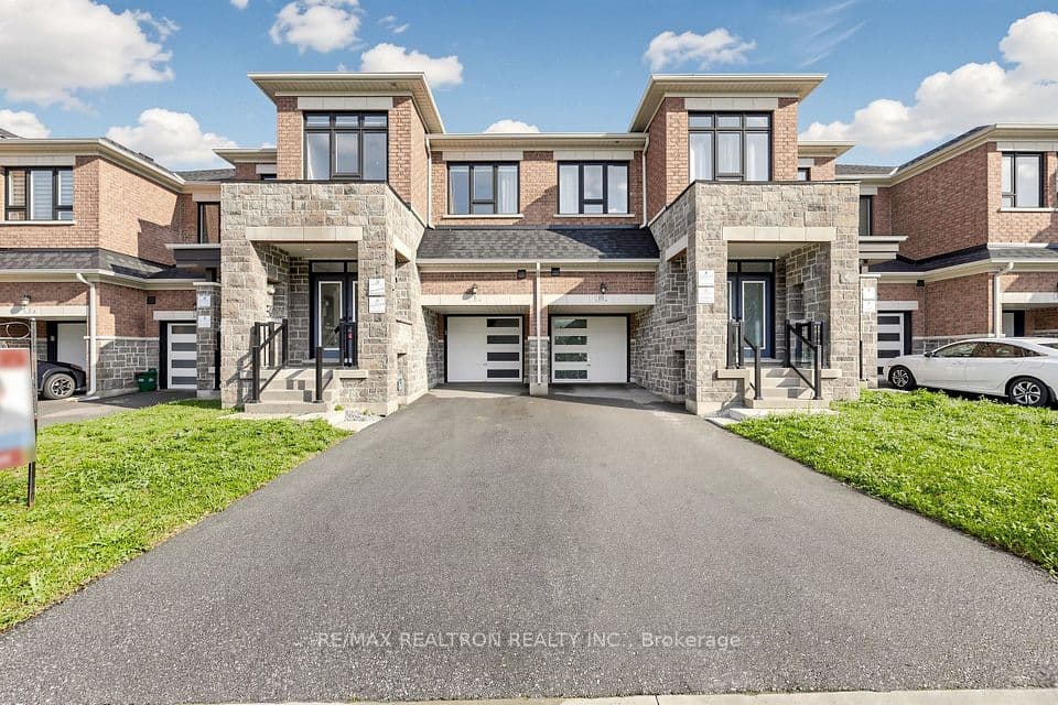 8 Hewison Avenue, Richmond Hill, ON L4S 0J2 – photo 2