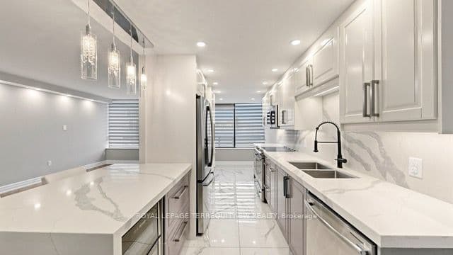 7440 Bathurst Street 512, Vaughan, ON L4J 7K8 – main photo