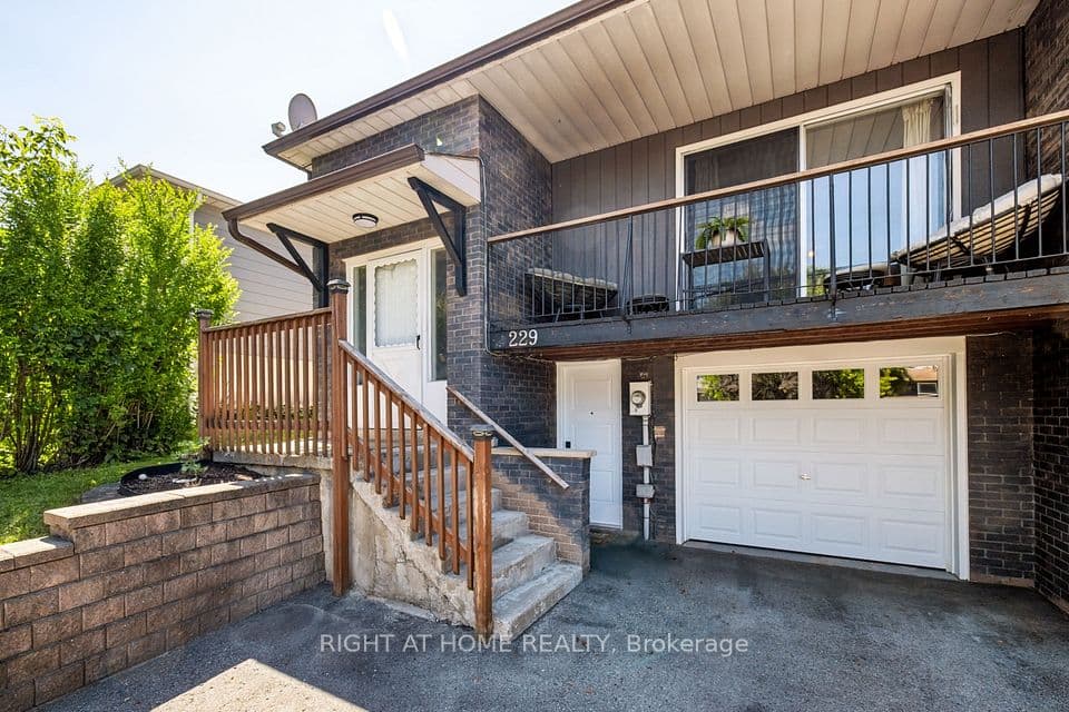 229 Britannia Avenue, Bradford West Gwillimbury, ON L3Z 1A4 – main photo
