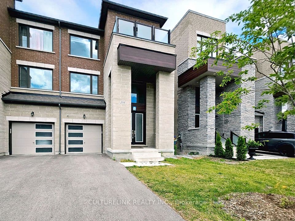 551 New England Court, Newmarket, ON L3X 0M5 – photo 2