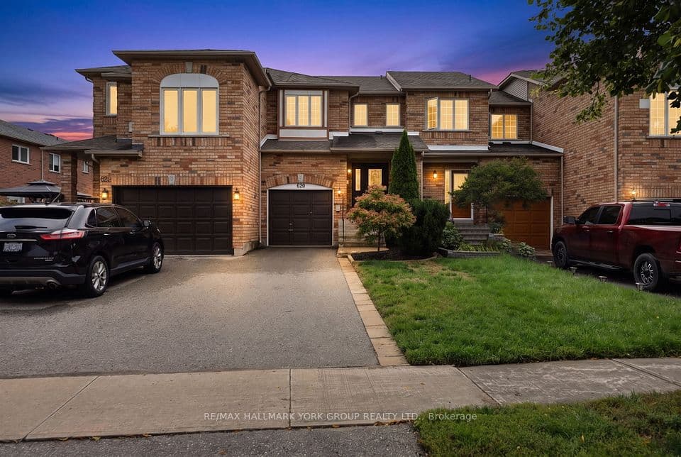 620 Bondi Avenue, Newmarket, ON L3Y 8S8 – main photo