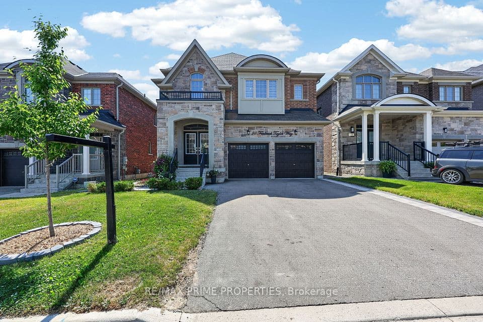 28 Frederick Taylor Way, East Gwillimbury, ON L0G 1M0 – main photo