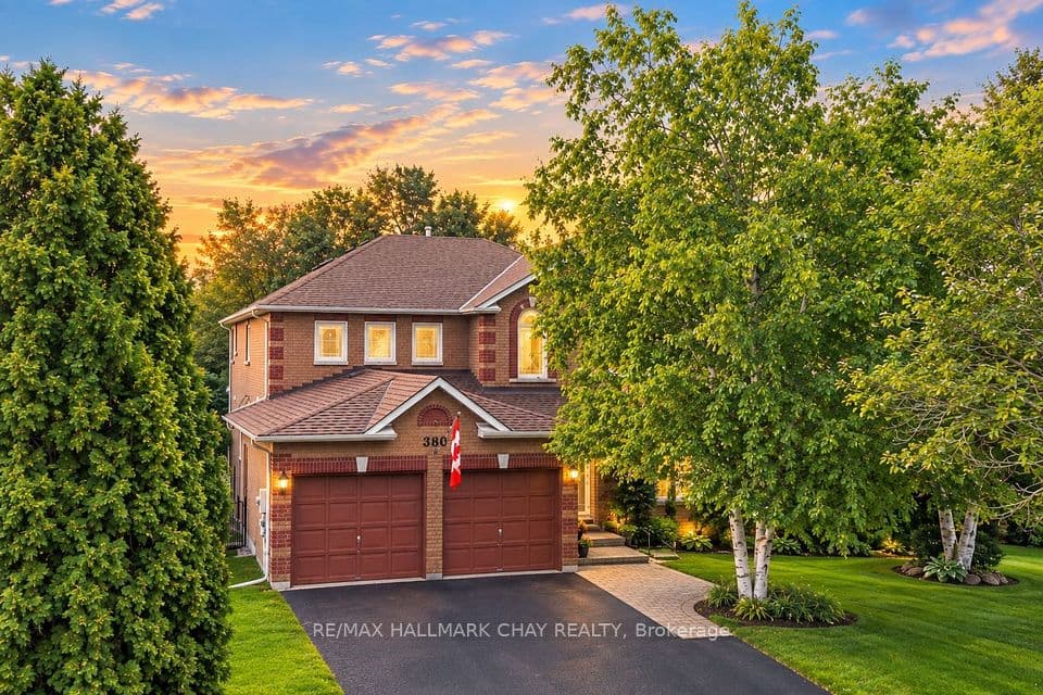 380 Alex Doner Drive, Newmarket, ON L3X 1E1 – main photo