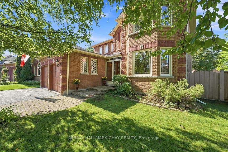 380 Alex Doner Drive, Newmarket, ON L3X 1E1 – photo 2