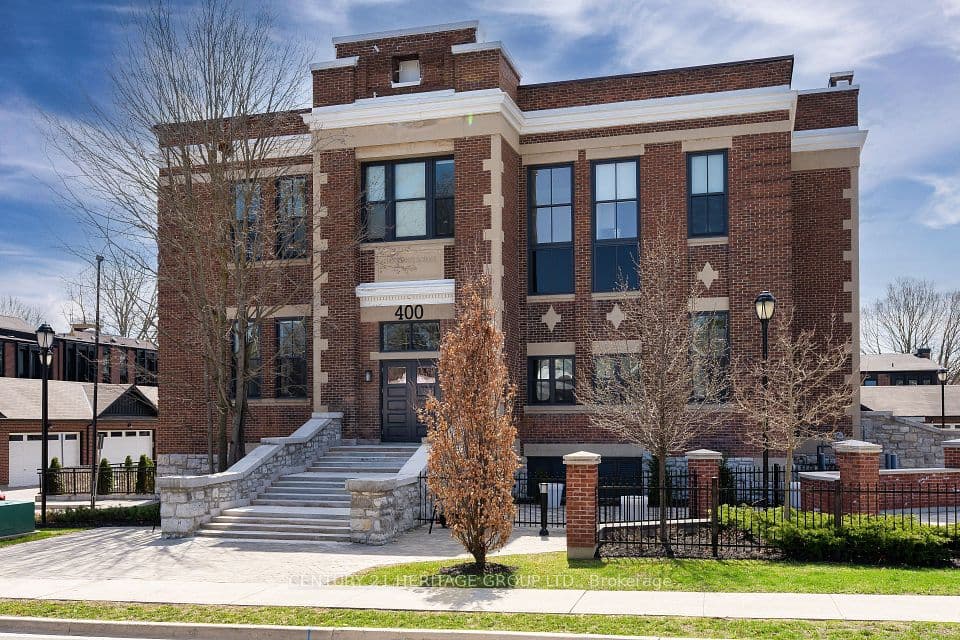 400 Park Avenue 304, Newmarket, ON L3Y 1V8 – main photo