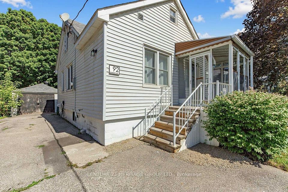 92 Kennedy Street E, Aurora, ON L4G 1C4 – photo 3
