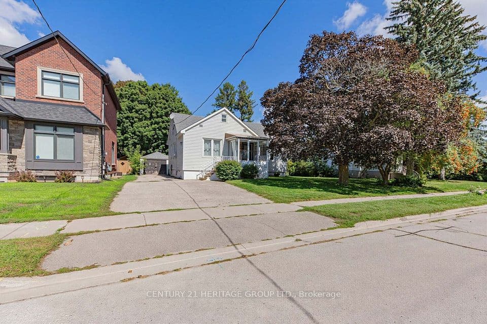92 Kennedy Street E, Aurora, ON L4G 1C4 – photo 2