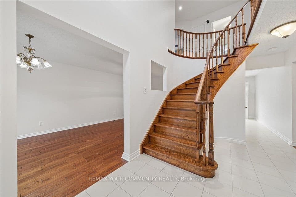 102 Edmund Seager Drive, Vaughan, ON L4J 4S8 – photo 3