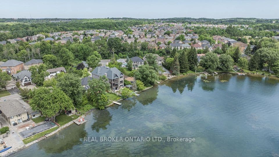 429 North Lake Road, Richmond Hill, ON L4E 3A7 – main photo