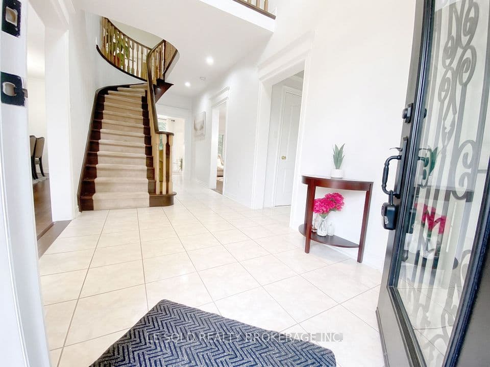 76 Larratt Lane, Richmond Hill, ON L4C 0E2 – photo 2