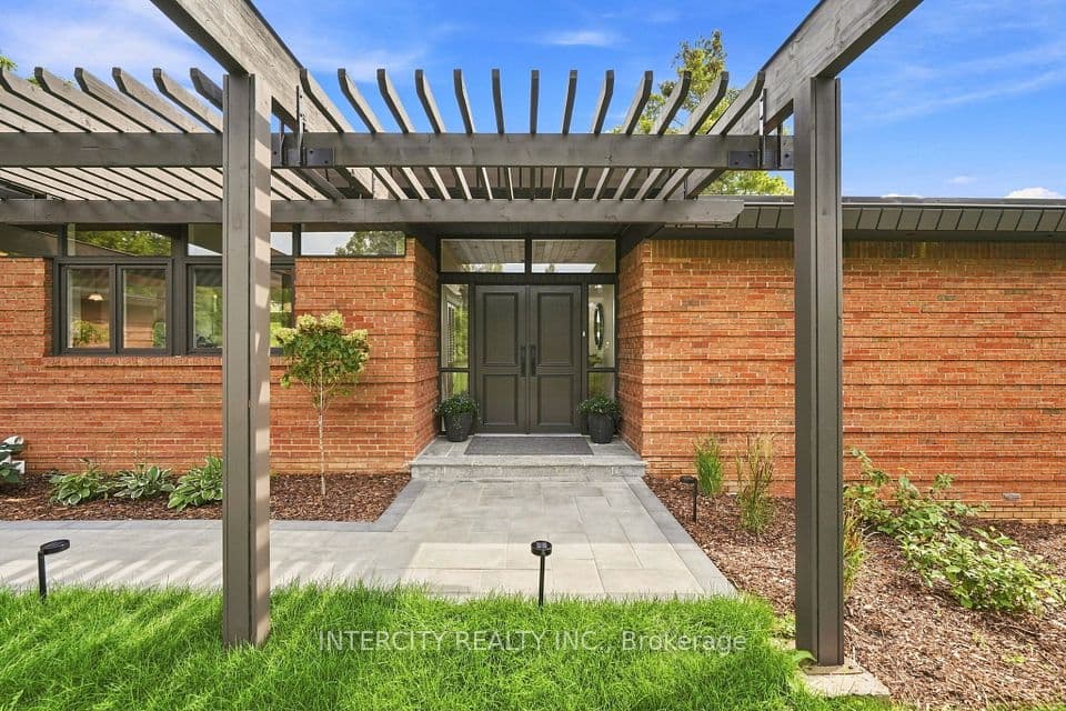 100 Ravendale Court, Vaughan, ON L0J 1C0 – photo 3