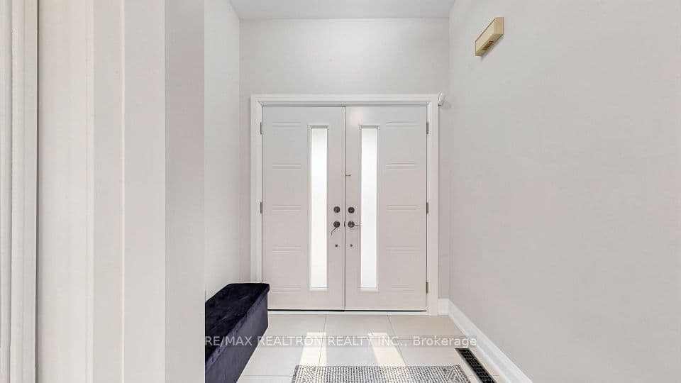 492 Pleasant Ridge Avenue, Vaughan, ON L4J 8X2 – photo 3