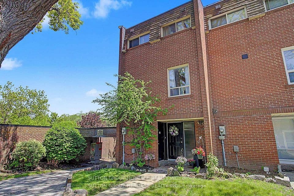 124 Wales Avenue, Markham, ON L3P 3K2 – main photo