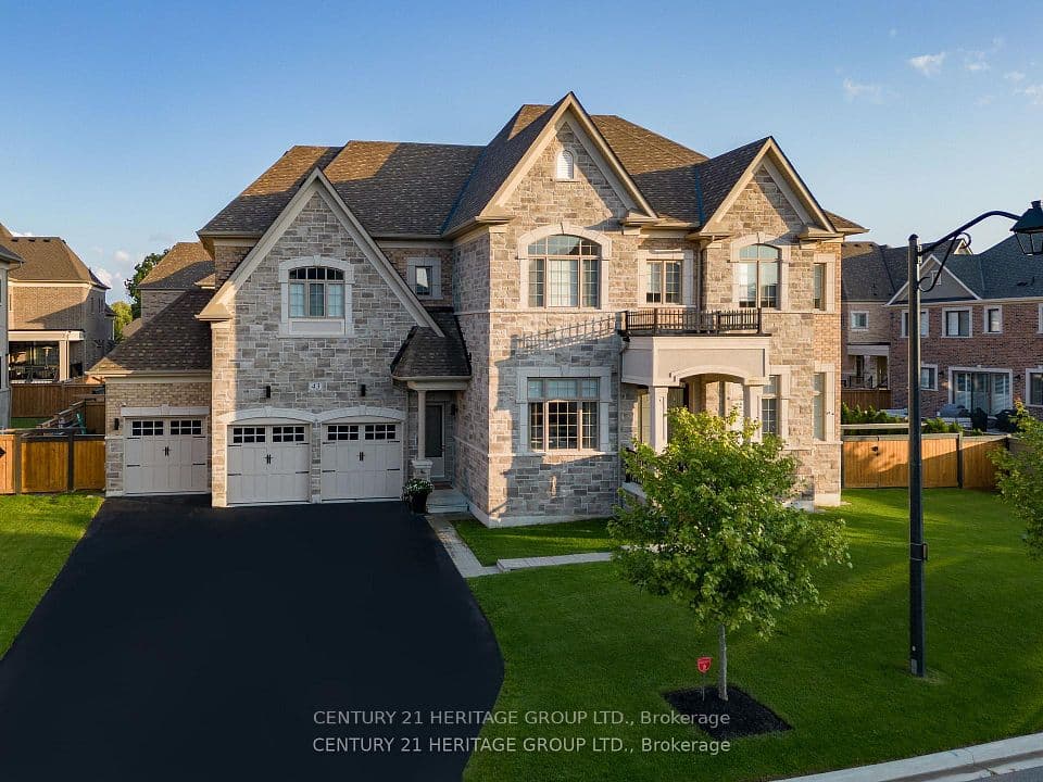 43 Sir Henry Court, King, ON L7B 0P5 – main photo