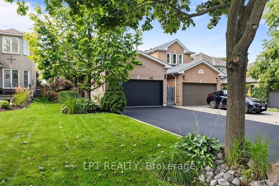 416 Flanagan Court, Newmarket, ON L3X 2E9 – photo 3