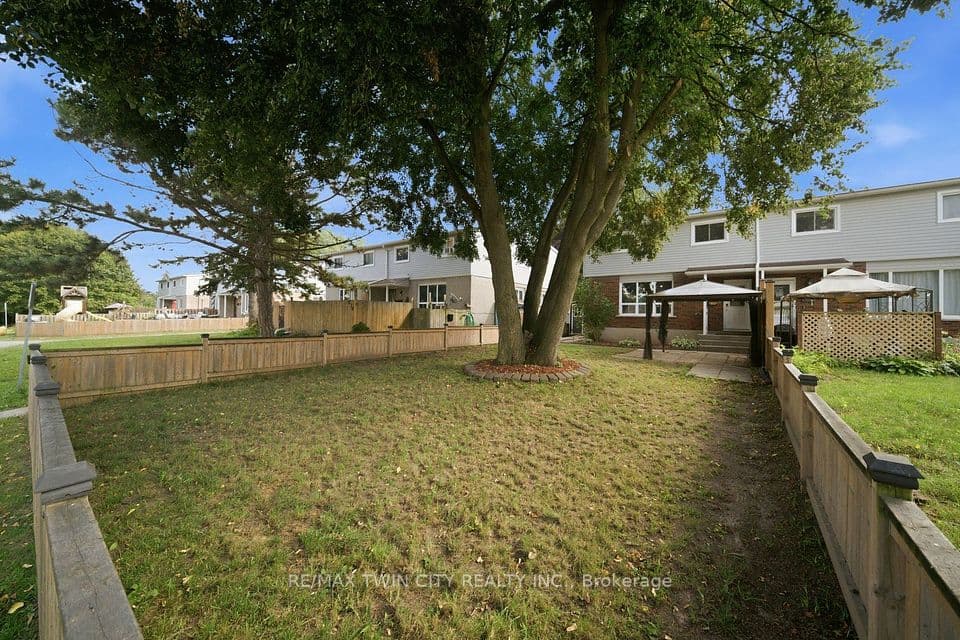 63 Metcalfe, Unit C Metcalfe Crescent, Brantford, ON N3R 2L7 – main photo