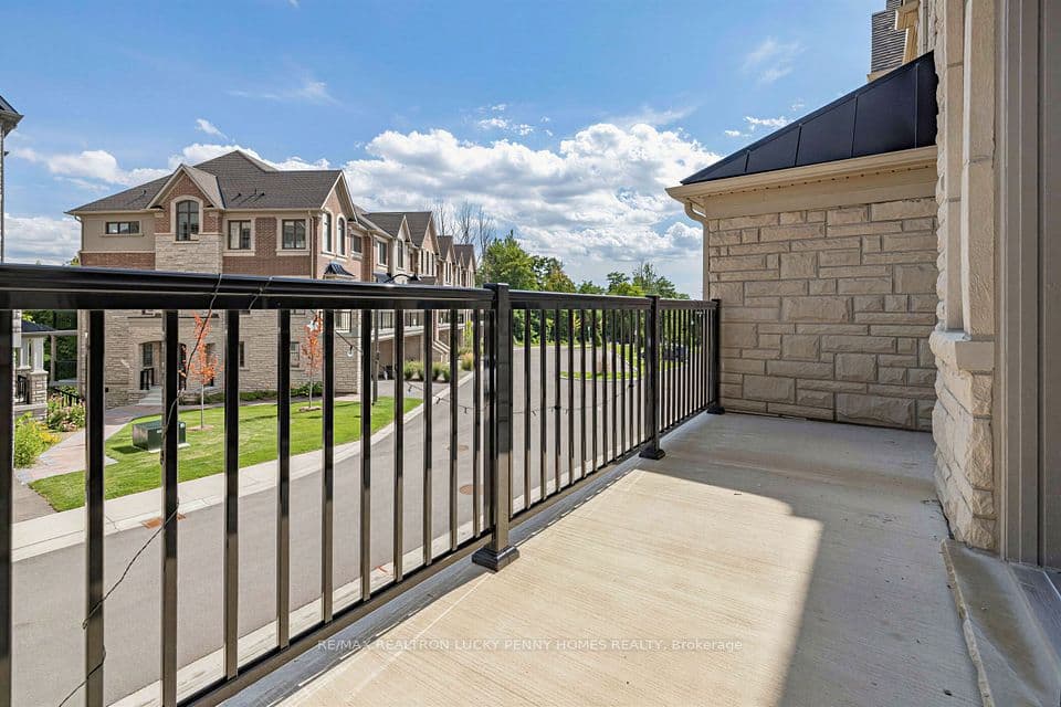 82 West Village Lane, Markham, ON L6C 3L5 – photo 3