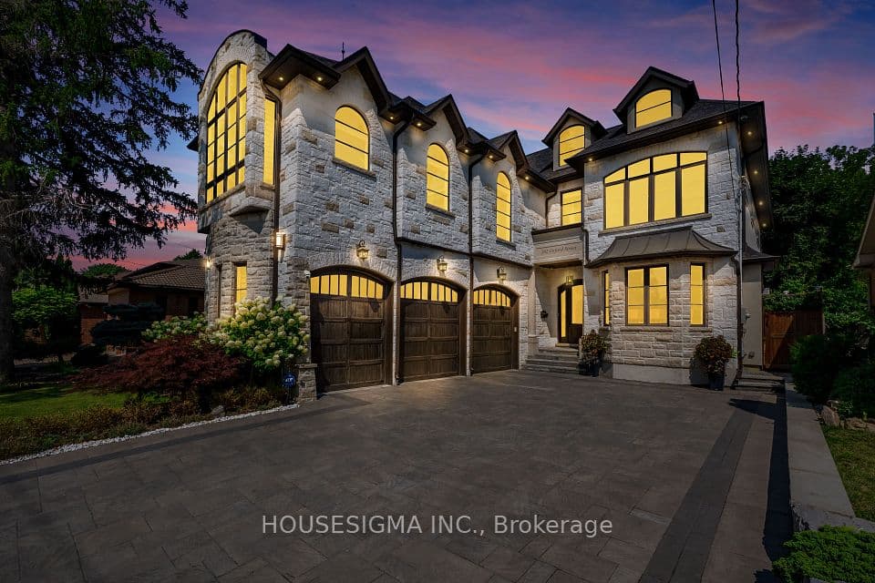 102 Oxford Street, Richmond Hill, ON L4C 4L5 – main photo