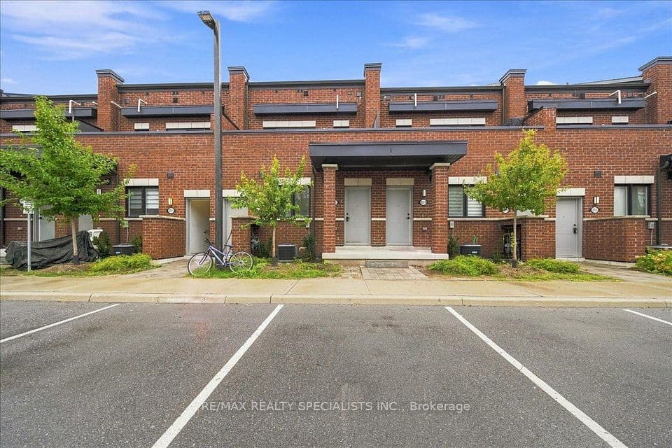 220 Dissette Street 13, Bradford West Gwillimbury, ON L3Z 4M2 – main photo