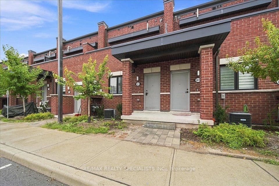 220 Dissette Street 13, Bradford West Gwillimbury, ON L3Z 4M2 – photo 2