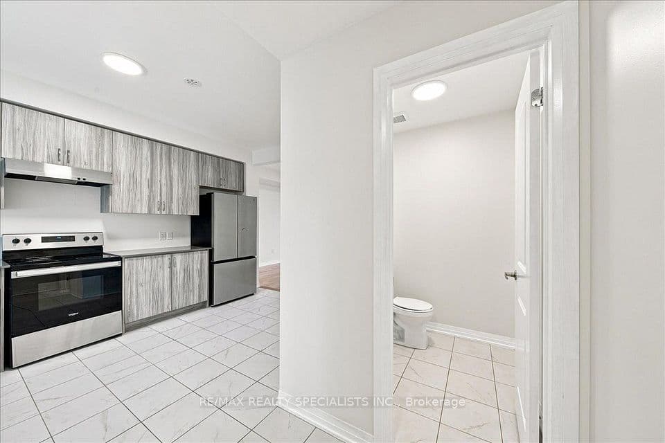 220 Dissette Street 13, Bradford West Gwillimbury, ON L3Z 4M2 – photo 3