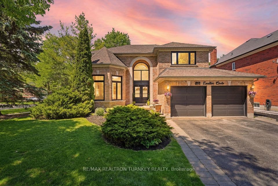 818 Exceller Circle, Newmarket, ON L3X 1P6 – main photo