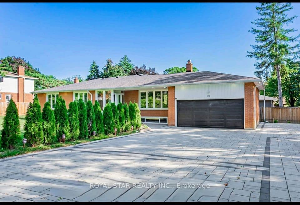 29 Westwood Lane, Richmond Hill, ON L4C 6X4 – main photo