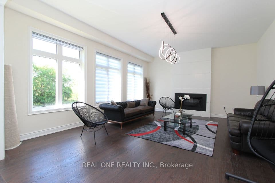 108 Silk Twist Drive, East Gwillimbury, ON L9N 0W4 – photo 2