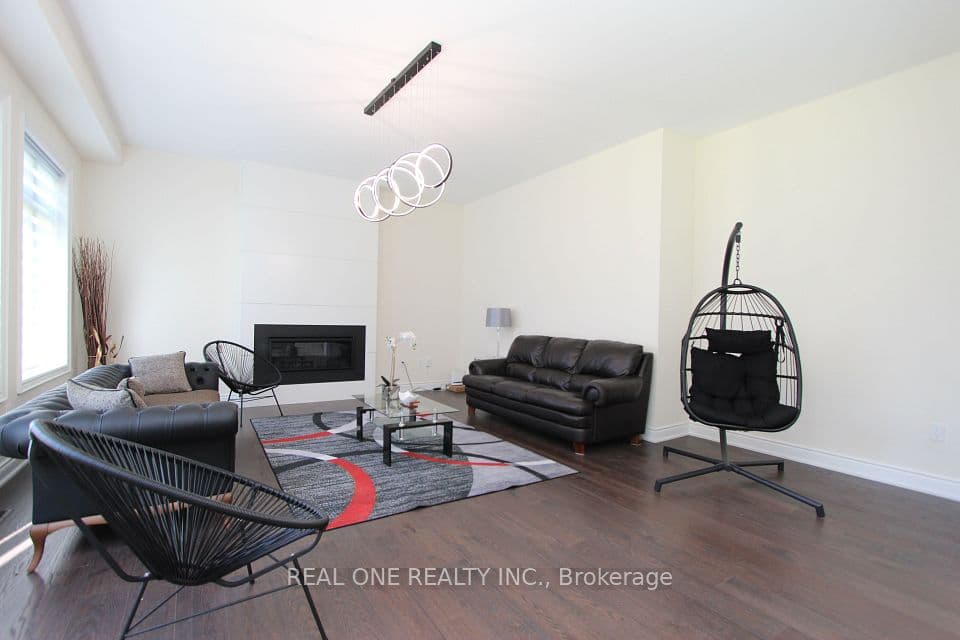 108 Silk Twist Drive, East Gwillimbury, ON L9N 0W4 – photo 3