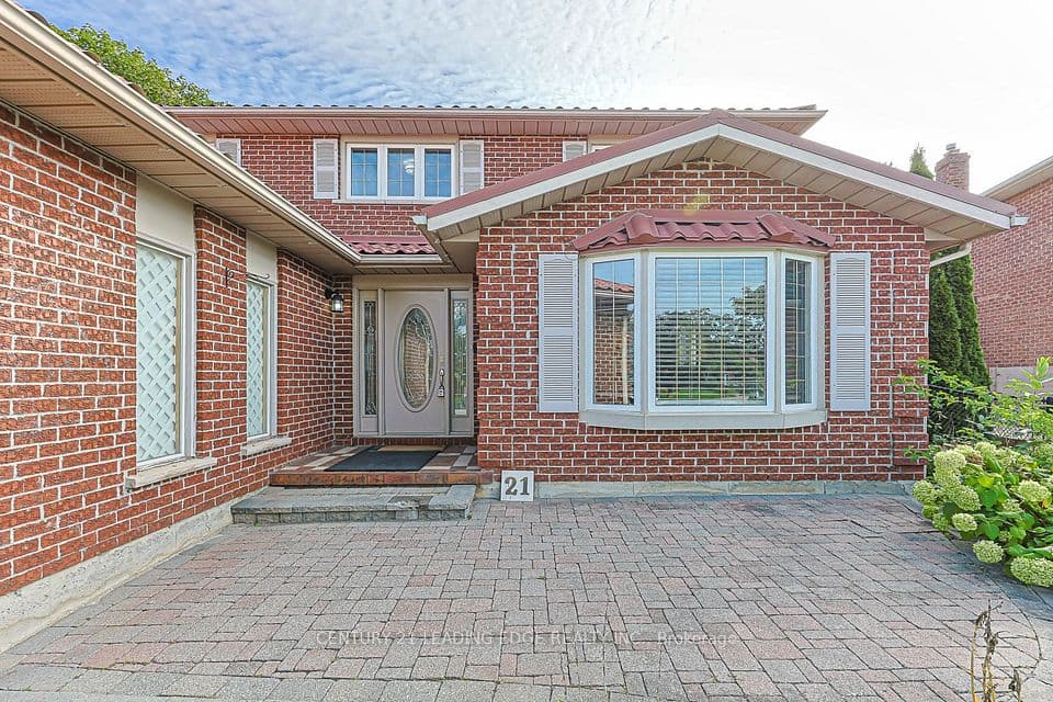 21 McQuaid Court, East Gwillimbury, ON L9N 1E8 – photo 3
