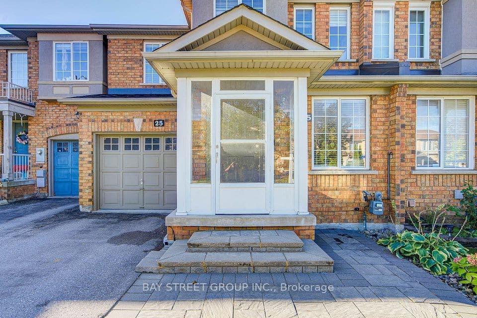 25 Waterton Crescent, Richmond Hill, ON L4B 4L7 – photo 3