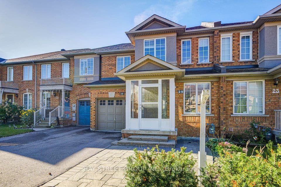 25 Waterton Crescent, Richmond Hill, ON L4B 4L7 – photo 2