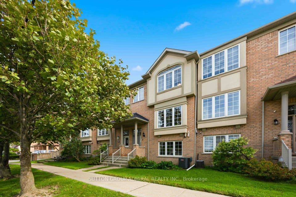 71 Puccini Drive 4, Richmond Hill, ON L4E 4X8 – main photo
