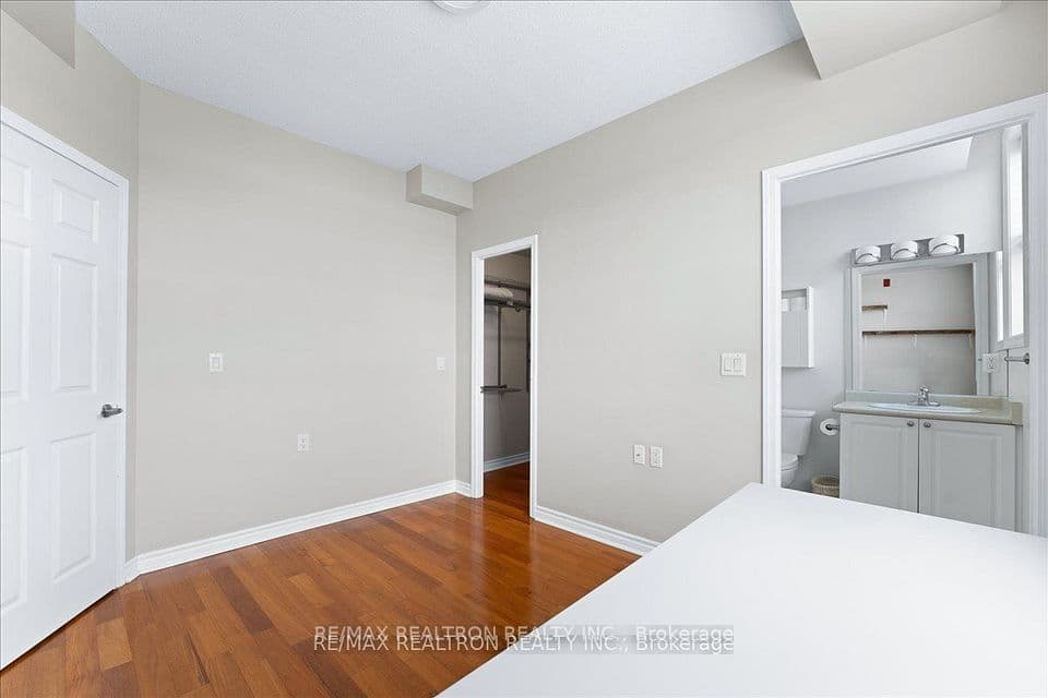 15450 Yonge Street 304, Aurora, ON L4G 0K1 – photo 3