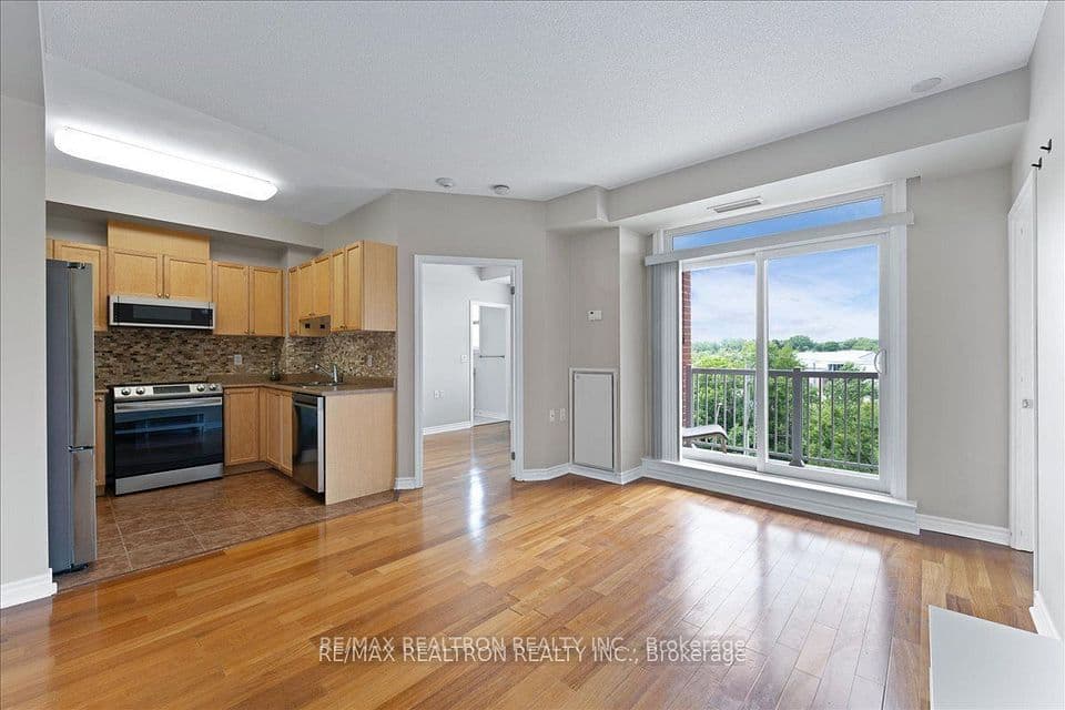 15450 Yonge Street 304, Aurora, ON L4G 0K1 – main photo
