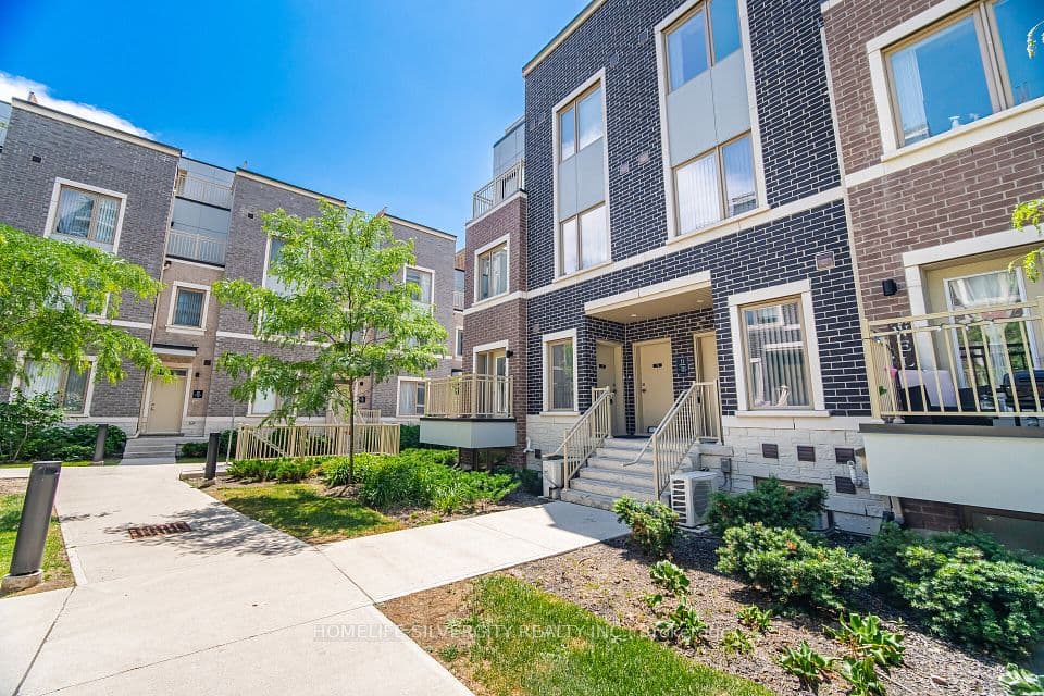 11 Honeycrisp Crescent 13, Vaughan, ON L4K 0N6 – photo 2