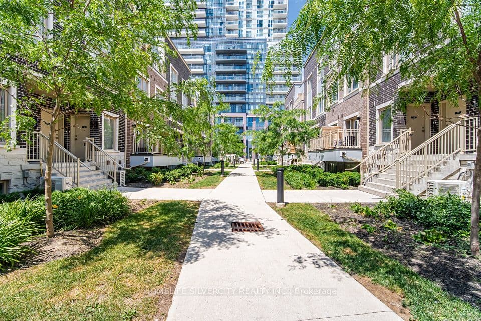 11 Honeycrisp Crescent 13, Vaughan, ON L4K 0N6 – photo 3