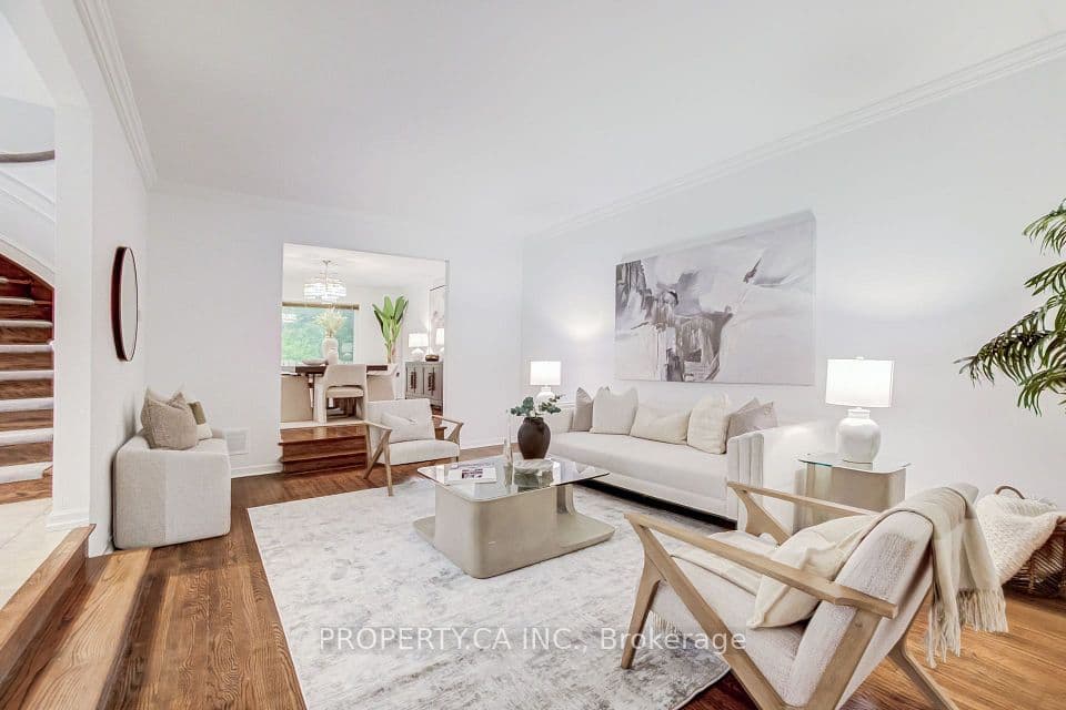 143 Cambridge Crescent, Richmond Hill, ON L4C 6G1 – photo 3