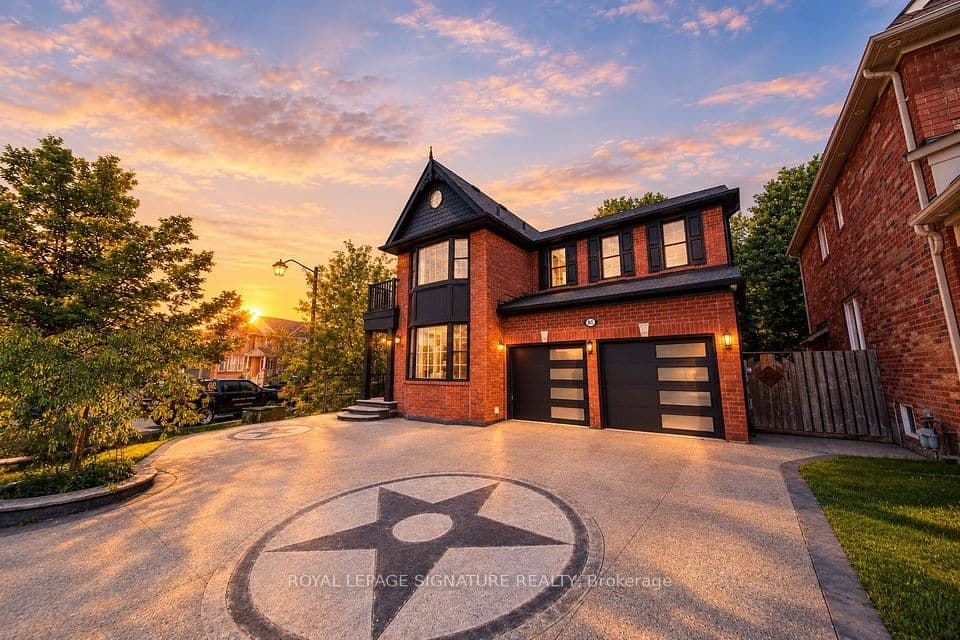 81 Bulmer Crescent, Newmarket, ON L3X 3K1 – main photo