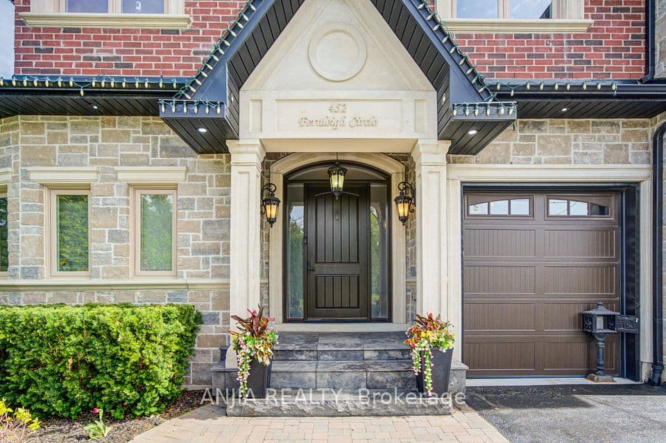 452 Fernleigh Circle S, Richmond Hill, ON L4C 1E6 – photo 2