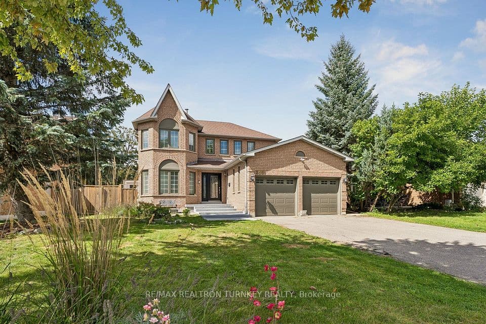 263 Chambers Crescent, Newmarket, ON L3X 1T1 – main photo