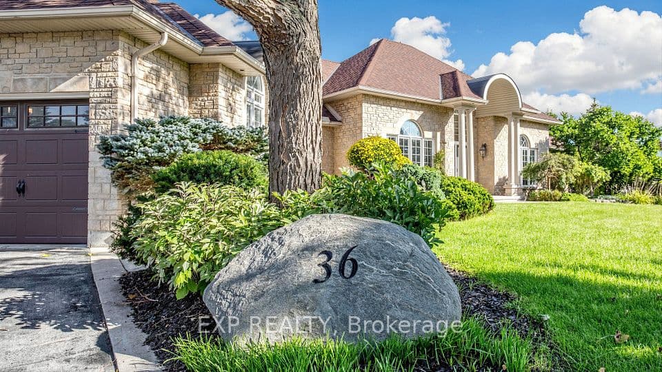 36 Maplehyrn Avenue, East Gwillimbury, ON L0G 1V0 – photo 3
