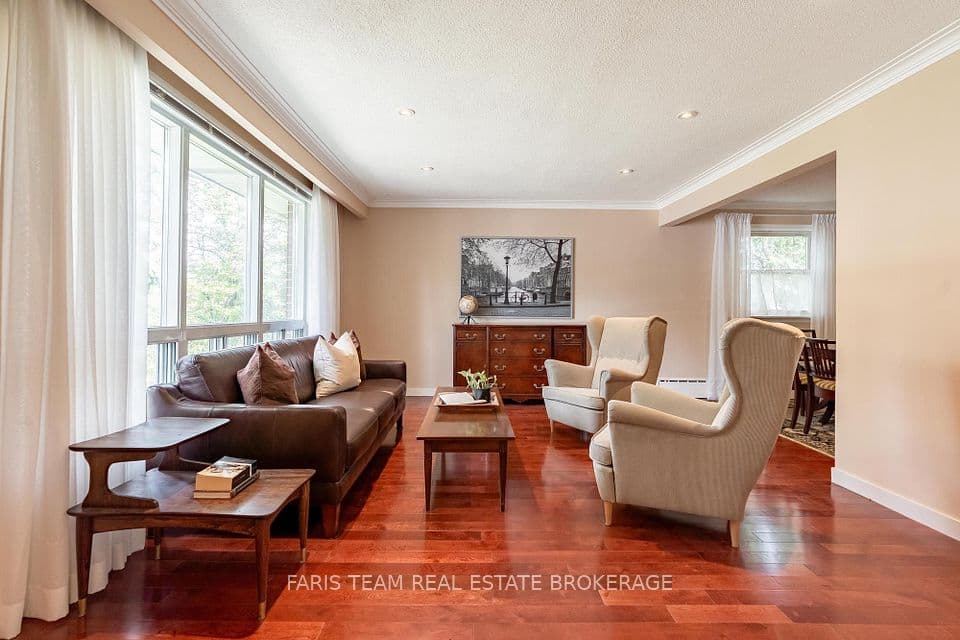 90 Bedford Park Avenue, Richmond Hill, ON L4C 2N8 – main photo