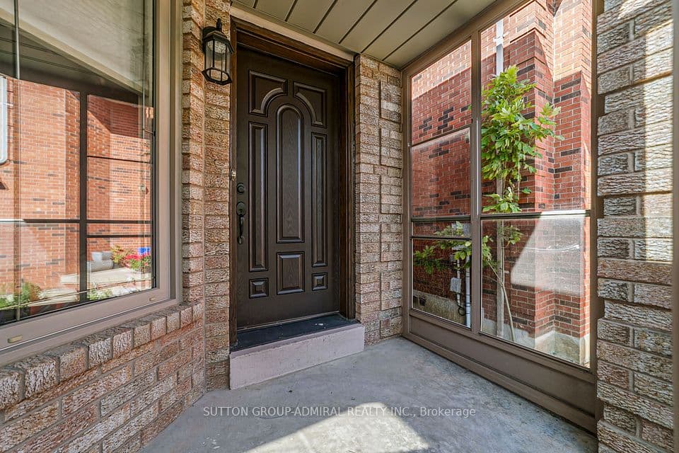 18 Buckhorn Avenue, Richmond Hill, ON L4C 0E3 – photo 2