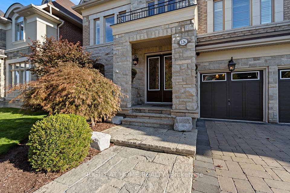 126 Vines Place, Aurora, ON L4G 0R7 – photo 2