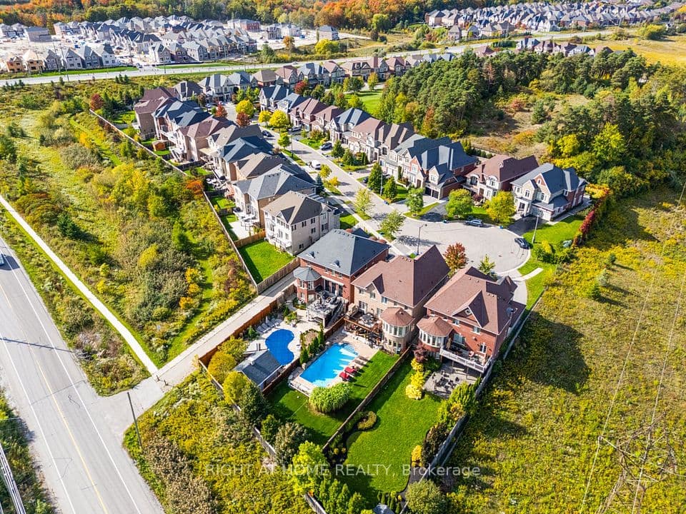 126 Vines Place, Aurora, ON L4G 0R7 – photo 3