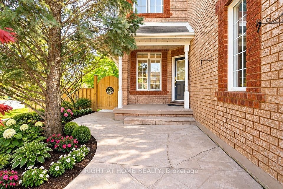 1 Ridgeway Court, Vaughan, ON L6A 2R6 – photo 2