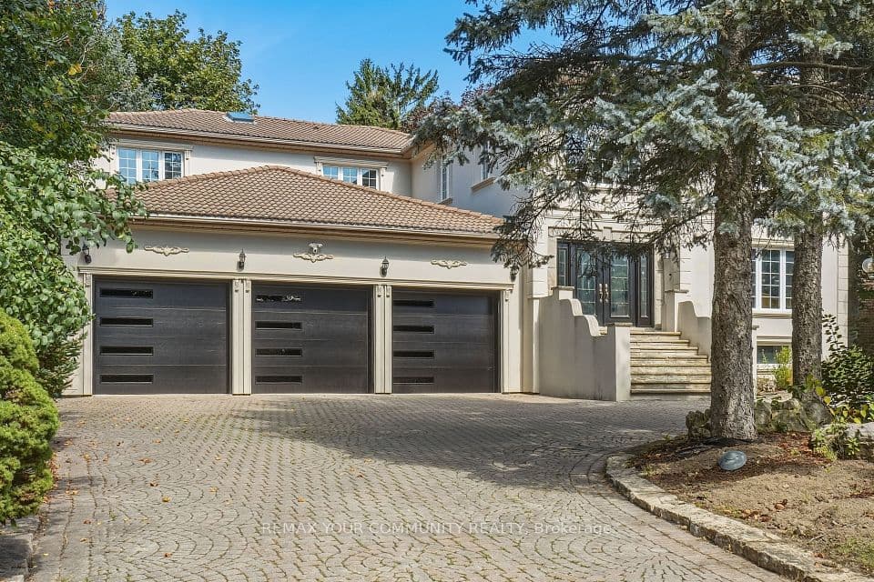 176 Old Surrey Lane, Richmond Hill, ON L4C 7E5 – photo 2