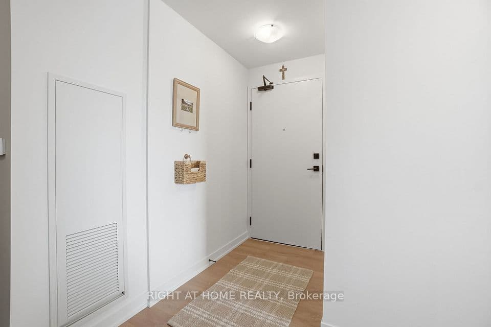 10 Abeja Street 1321, Vaughan, ON L4K 0R4 – photo 2