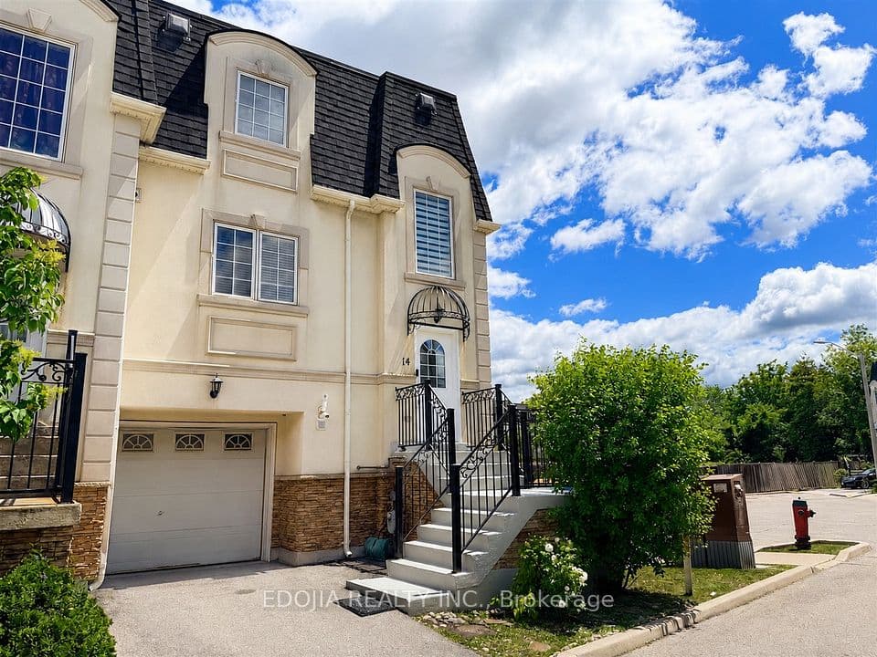 215 16th Avenue 14, Richmond Hill, ON L4C 0T8 – main photo